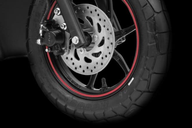 Block Pattern Tyre with Sporty Coloured Wheel Stripes Product Features